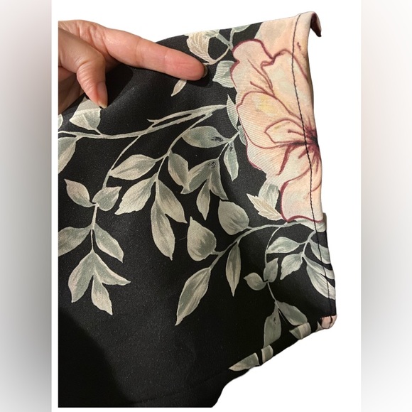 GUESS floral print scuba dress with bell sleeves. XS - Picture 7 of 8